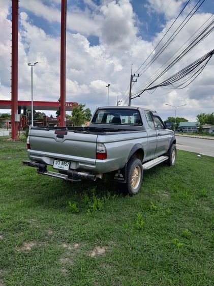 รถ Mitsubishi L200-Strada รุ่นย่อยอื่นๆ สี บรอนซ์เงิน