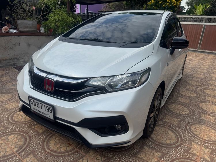 รถ Honda Jazz 1.5 V+ สี ขาว