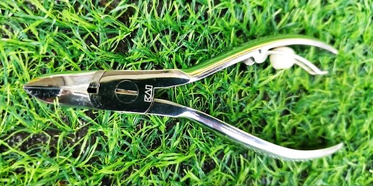 อุปกรณ์เสริมความงาม กรรไกรตัดเล็บแบรนด์ Kai รุ่น Seki Magoroku พร้อมกลไกสปริงสำหรับตัดเล็บที่แข็งหรือหนา มือสอง สภาพดี คม