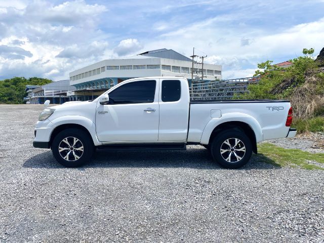 รถ Toyota Hilux Vigo Champ Smart Cab 2.5 E TRD Sportivo สี ขาว