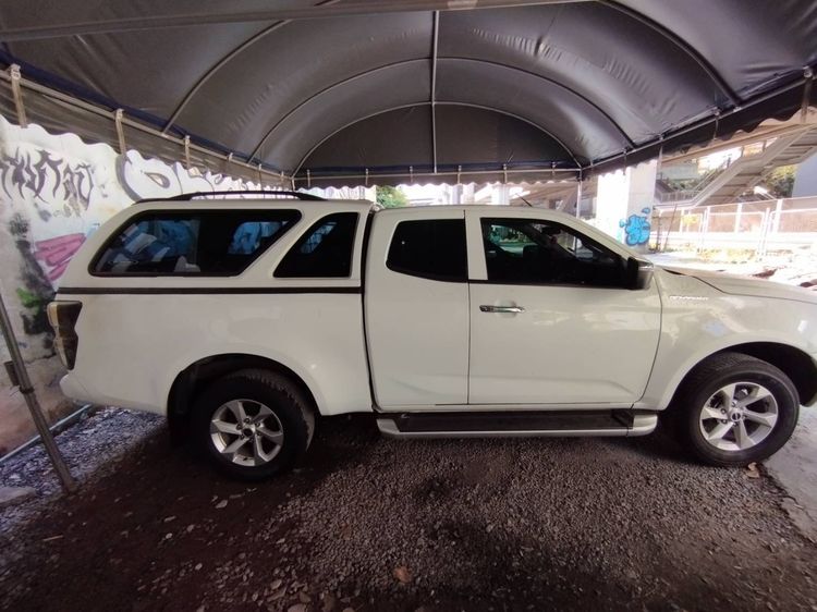 Isuzu D-MAX 2021 1.9 Hi-Lander Z Pickup ดีเซล เกียร์ธรรมดา ขาว