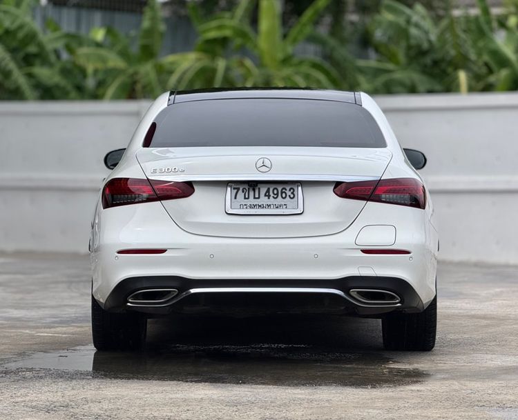 Mercedes-Benz E-Class 2021 E300e Sedan ปลั๊กอินไฮบริด (PHEV) ไม่ติดแก๊ส เกียร์อัตโนมัติ ขาว รูปที่ 4