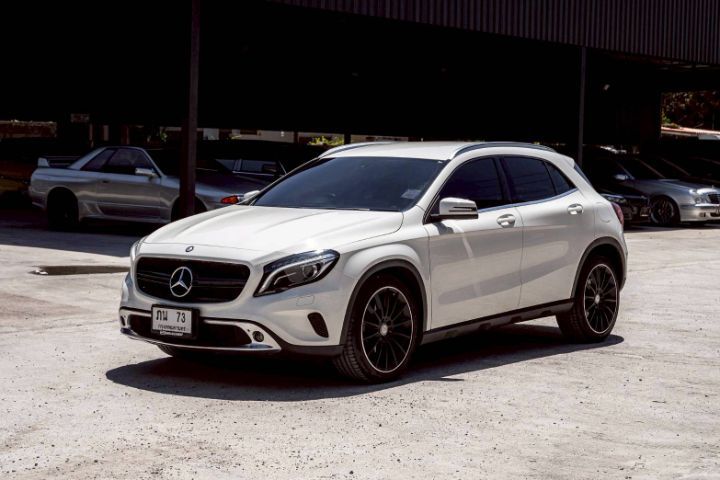รถ Mercedes-Benz GLA-Class GLA200 สี ขาว