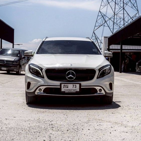 Mercedes-Benz GLA-Class 2016 GLA200 Sedan เบนซิน ขาว รูปที่ 2