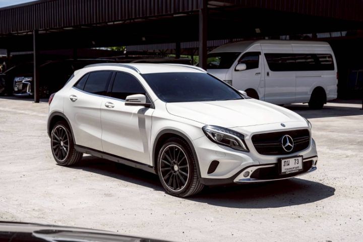 Mercedes-Benz GLA-Class 2016 GLA200 Sedan เบนซิน ขาว รูปที่ 3