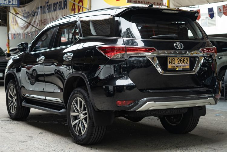 Toyota Fortuner 2016 2.4 V Utility-car ดีเซล ไม่ติดแก๊ส เกียร์อัตโนมัติ ดำ รูปที่ 3