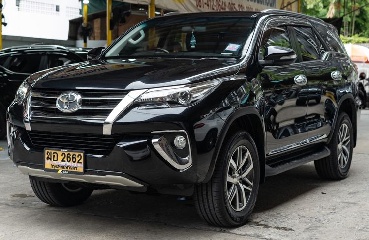 Toyota Fortuner 2016 2.4 V Utility-car ดีเซล ไม่ติดแก๊ส เกียร์อัตโนมัติ ดำ รูปที่ 2