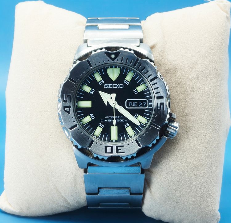 นาฬิกาข้อมือ SEIKO black monster
