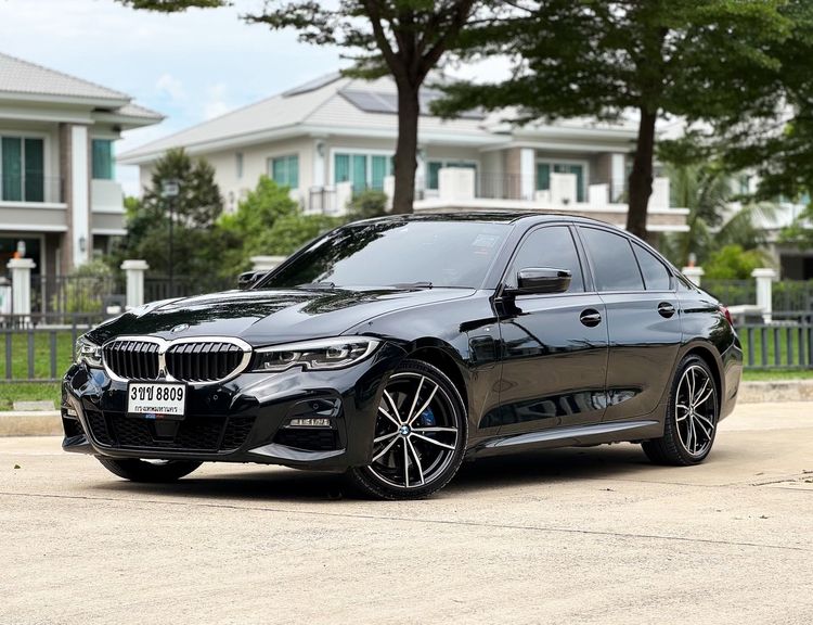 BMW Series 3 2022 330e Sedan ปลั๊กอินไฮบริด (PHEV) ไม่ติดแก๊ส เกียร์อัตโนมัติ ดำ