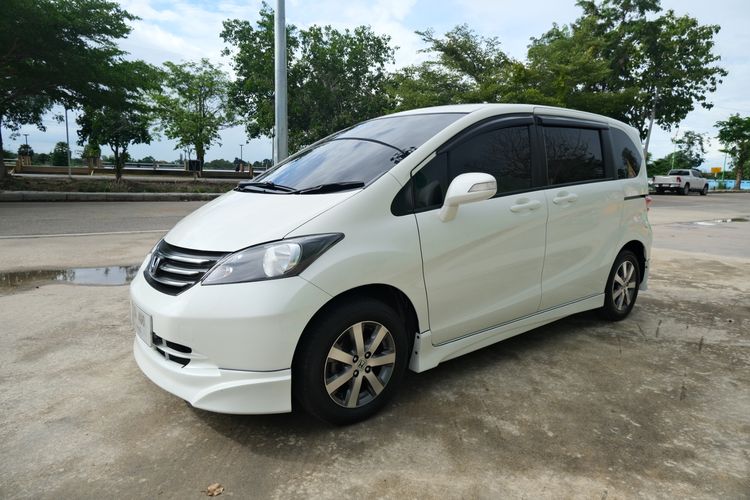 Honda Freed 2013 1.5 SE Sedan เบนซิน ไม่ติดแก๊ส เกียร์อัตโนมัติ ขาว รูปที่ 3