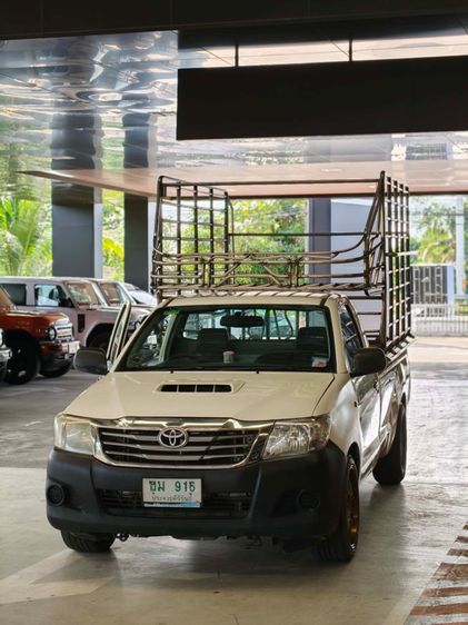 รถ Toyota Hilux Revo 2.4 J สี ขาว