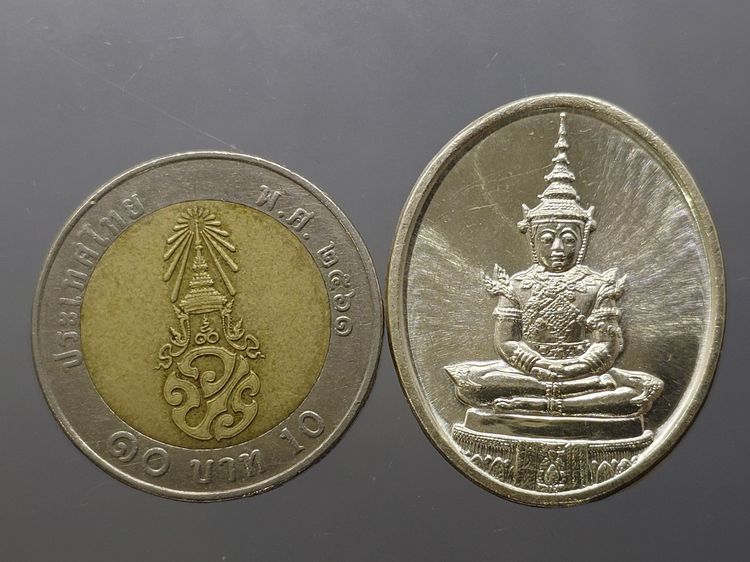 เหรียญพระแก้วมรกต ภปร รุ่นสอง ทรงเครื่องฤดูร้อน เนื้อเงิน ฉลองกรุงรัตนโกสินทร์ 200 ปี พ.ศ.2525 พร้อมกล่องเดิม รูปที่ 8