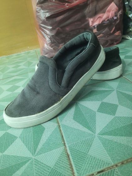 รองเท้าสลิปออนอดิดาสมือสอง