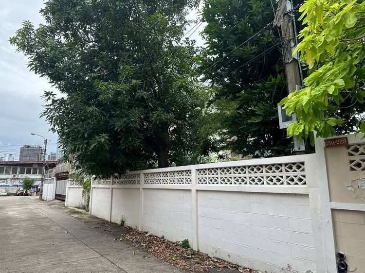 ขายที่ดินสุขุมวิท 71 เข้าออก เอกมัย สุขุมวิท 65 ปรีดี15 แปลงสวยมาก ปรับถมเรียบร้อยแล้ว ถนนหน้าที่ดินกว้าง สภาพแวดล้อมดี น่าอยู่ ใกล้ BTS เอก
