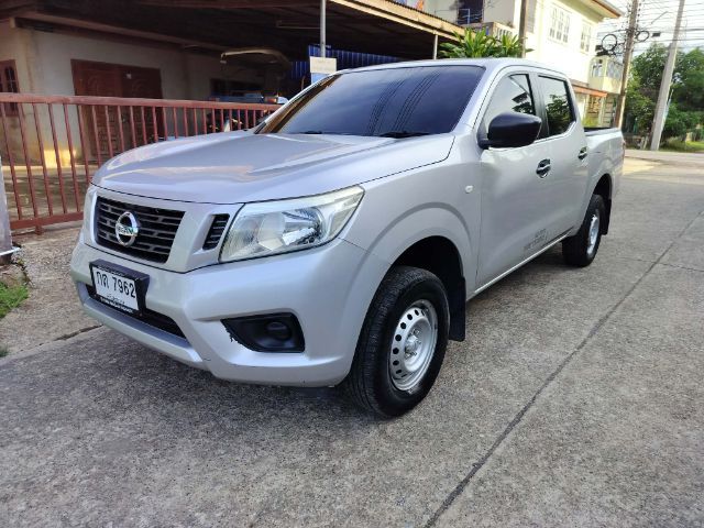 Nissan NP300-NAVARA 2018 2.5 E Double Cab Calibre Benzine Pickup ดีเซล เกียร์ธรรมดา บรอนซ์เงิน รูปที่ 2