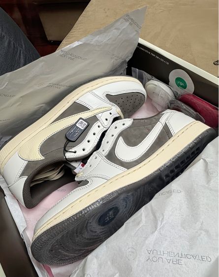 Jordan 1 Retro Low OG SP Travis Scott Reverse Mocha  รูปที่ 2