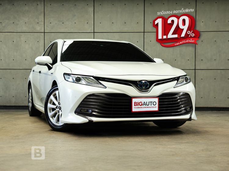 รถ Toyota Camry 2.5 Hybrid Premium สี ขาว