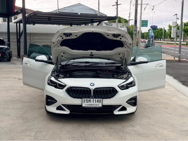 BMW Series 2 2022 220i Sedan เบนซิน ไม่ติดแก๊ส เกียร์อัตโนมัติ ขาว รูปที่ 3