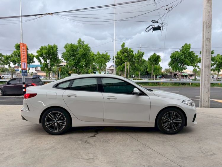 BMW Series 2 2022 220i Sedan เบนซิน ไม่ติดแก๊ส เกียร์อัตโนมัติ ขาว รูปที่ 2