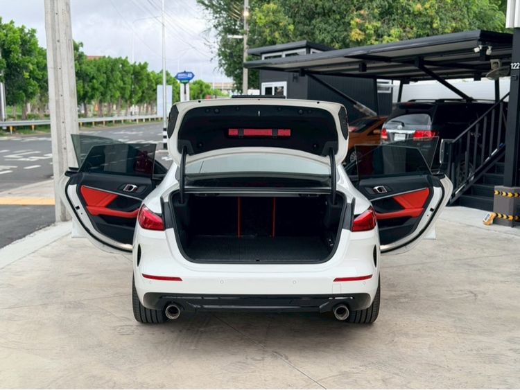 BMW Series 2 2022 220i Sedan เบนซิน ไม่ติดแก๊ส เกียร์อัตโนมัติ ขาว รูปที่ 3