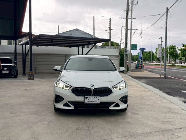 BMW Series 2 2022 220i Sedan เบนซิน ไม่ติดแก๊ส เกียร์อัตโนมัติ ขาว รูปที่ 3