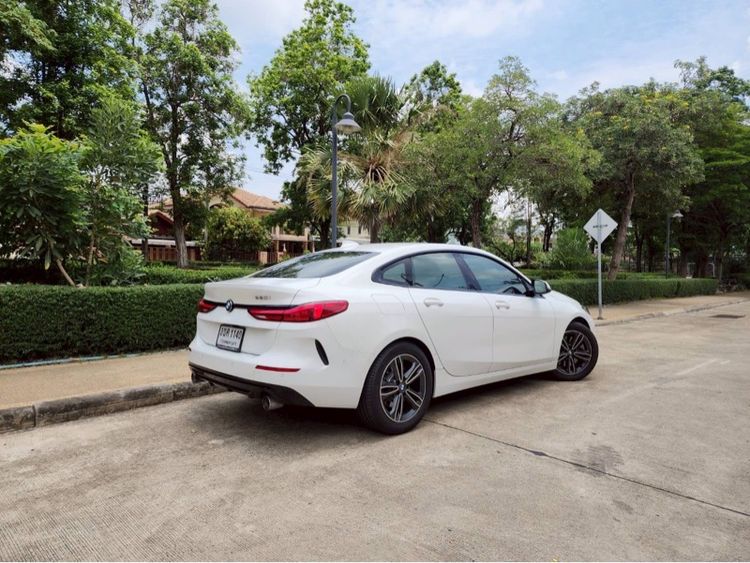 BMW Series 2 2022 220i Sedan เบนซิน ไม่ติดแก๊ส เกียร์อัตโนมัติ ขาว รูปที่ 2
