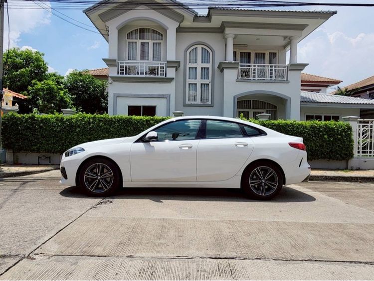 BMW Series 2 2022 220i Sedan เบนซิน ไม่ติดแก๊ส เกียร์อัตโนมัติ ขาว รูปที่ 3