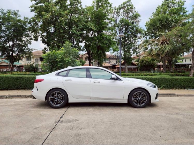 BMW Series 2 2022 220i Sedan เบนซิน ไม่ติดแก๊ส เกียร์อัตโนมัติ ขาว รูปที่ 3