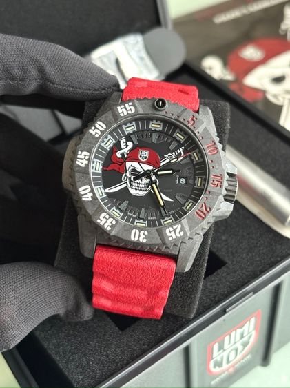 แดง LUMINOX "Jolly Roger" Master Carbon Seal Limited Edition ผลิตเพียง 750เรือนทั่วโลก Ref. XS.3801.JR.SET