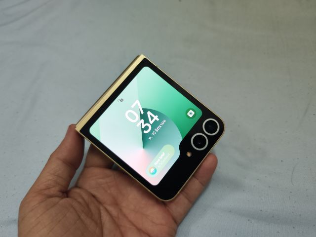 Samsung อื่นๆ 256 GB z flip 6 ฝาพับเก๋ๆ ตำหนินิดใช้งานปรกติราคาถุก