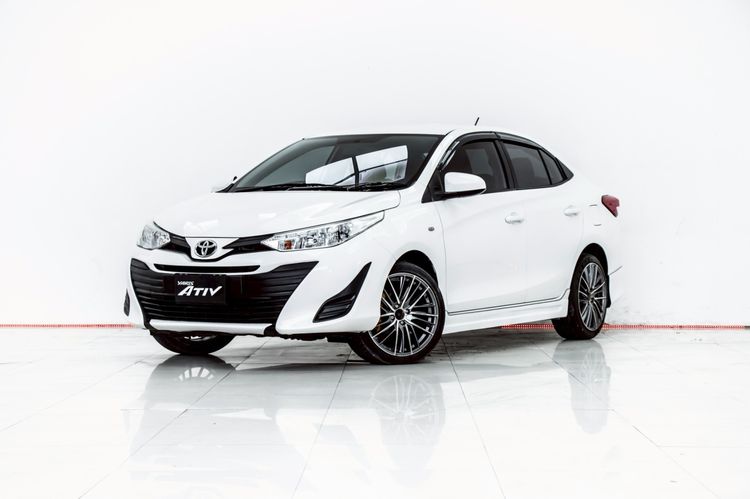 Toyota Yaris ATIV 2017 1.2 J Sedan เบนซิน ไม่ติดแก๊ส เกียร์อัตโนมัติ ขาว