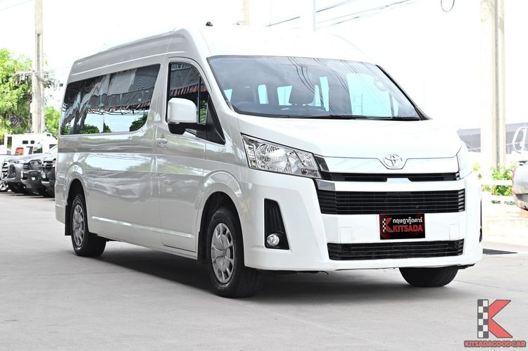 รถ Toyota Commuter 2.8 สี ขาว