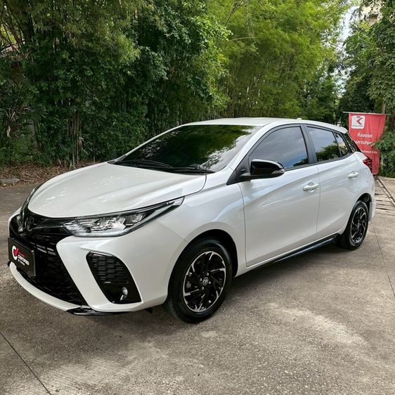 Toyota Yaris 2021 1.2 Sport Premium Sedan เบนซิน ไม่ติดแก๊ส เกียร์อัตโนมัติ ขาว รูปที่ 3