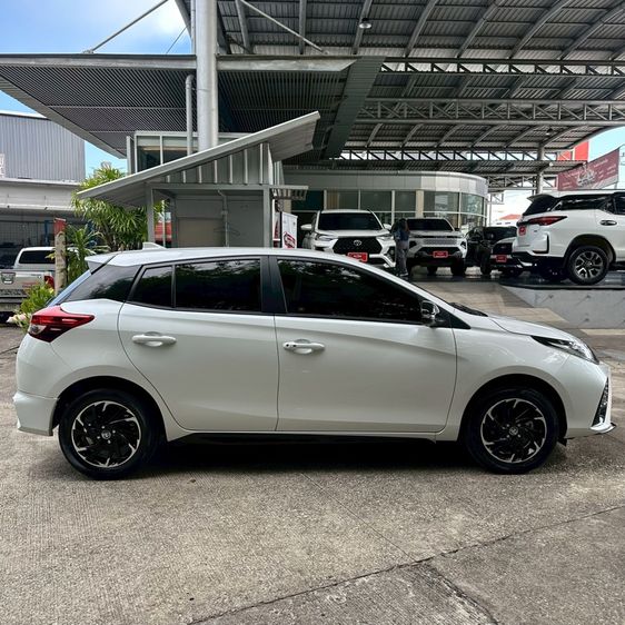 Toyota Yaris 2021 1.2 Sport Premium Sedan เบนซิน ไม่ติดแก๊ส เกียร์อัตโนมัติ ขาว รูปที่ 4