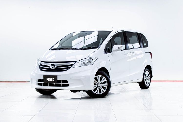 รถ Honda Freed 1.5 EL สี ขาว