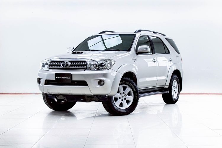 รถ Toyota Fortuner 3.0 V 4WD สี เทา