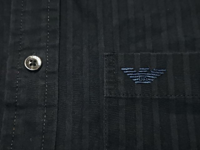 EMPORIO ARMANI​ เสื้อมือสอง​ เสื้อเชิ้ต​แขน​สั้นแต่งเรียบๆ รูปที่ 4