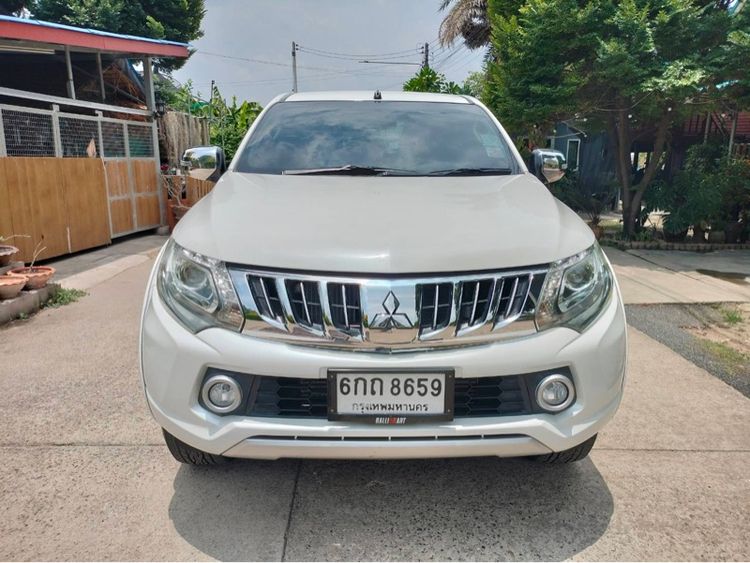 Mitsubishi Triton 2017 2.4 GLS Limited 4WD Pickup ดีเซล ไม่ติดแก๊ส เกียร์อัตโนมัติ ขาว รูปที่ 2