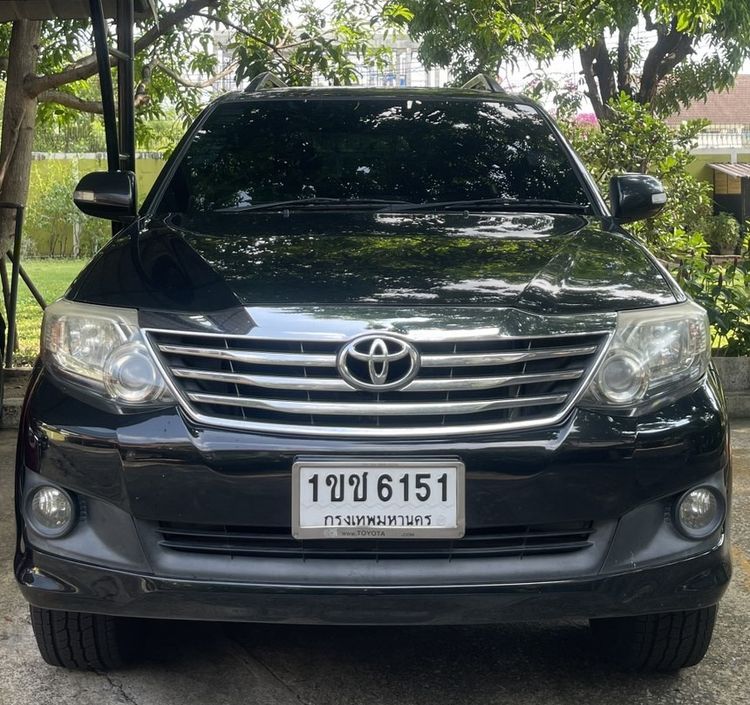 รถ Toyota Fortuner 2.7 V สี ดำ