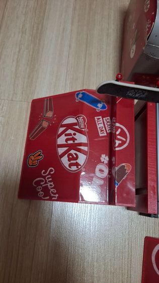 ของเล่นสะสมคิทแคท KitKat Skateboard รูปที่ 3