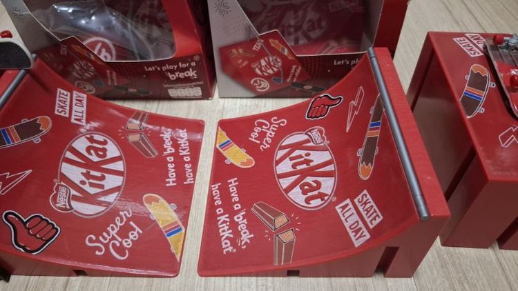 ของเล่นสะสมคิทแคท KitKat Skateboard รูปที่ 5
