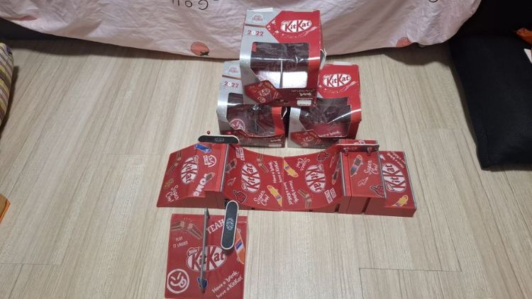 ของเล่นสะสมคิทแคท KitKat Skateboard