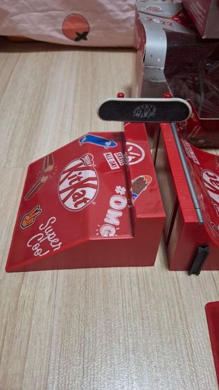 ของเล่นสะสมคิทแคท KitKat Skateboard รูปที่ 2