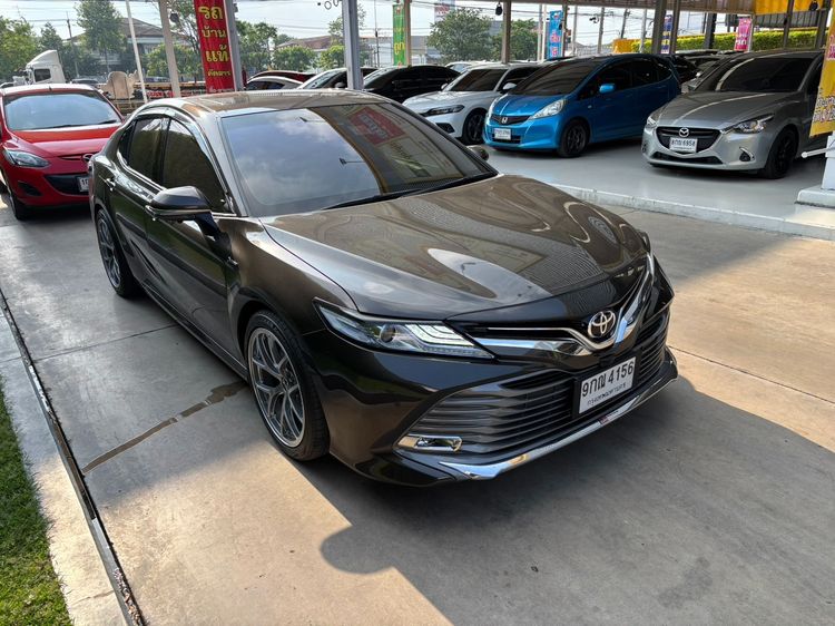 รถ Toyota Camry 2.5 Hybrid สี น้ำตาล