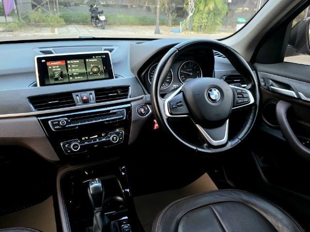 BMW X1 2018 2.0 sDrive18d xLine Utility-car ดีเซล ไม่ติดแก๊ส เกียร์อัตโนมัติ ดำ รูปที่ 3