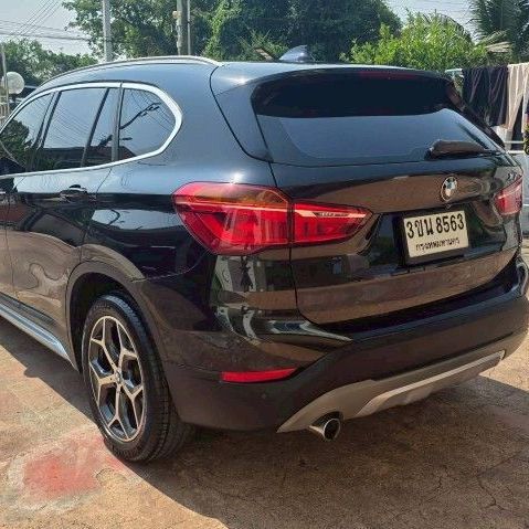BMW X1 2018 2.0 sDrive18d xLine Utility-car ดีเซล ไม่ติดแก๊ส เกียร์อัตโนมัติ ดำ รูปที่ 2