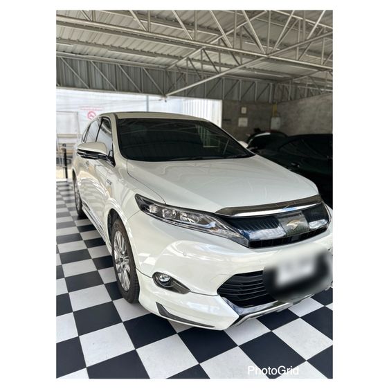 รถ Toyota Harrier 2.5 Hybrid E-Four 4WD สี ดำ