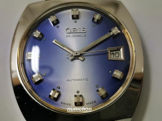 เงิน ORIS AUTOMATIC DATE หน้าสีฟ้าสลับขาว เวลาโดนแสงแล้วสวยมาก

