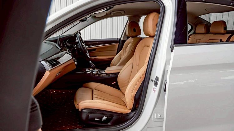 BMW Series 5 2019 530e Sedan เบนซิน ไม่ติดแก๊ส เกียร์อัตโนมัติ ขาว รูปที่ 3