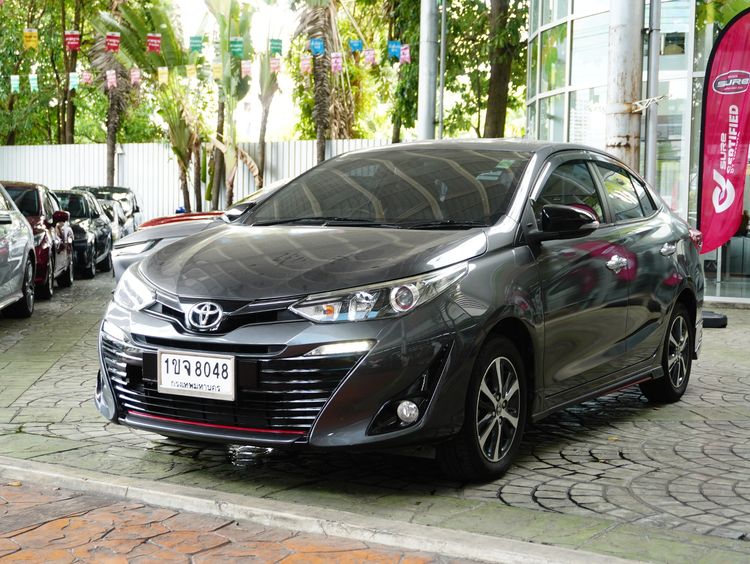 รถ Toyota Yaris ATIV 1.2 High สี เทา